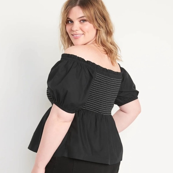 NWOT! Women’s Black Off-The-Shoulder Smocked Babydoll Swing Blouse - Medium💕 - Picture 3 of 4